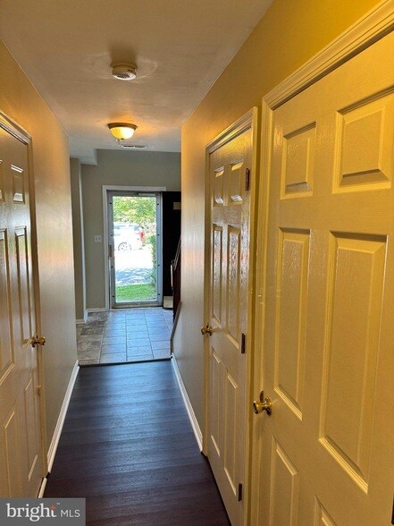 Building Photo - 8825 Goose Landing Cir
