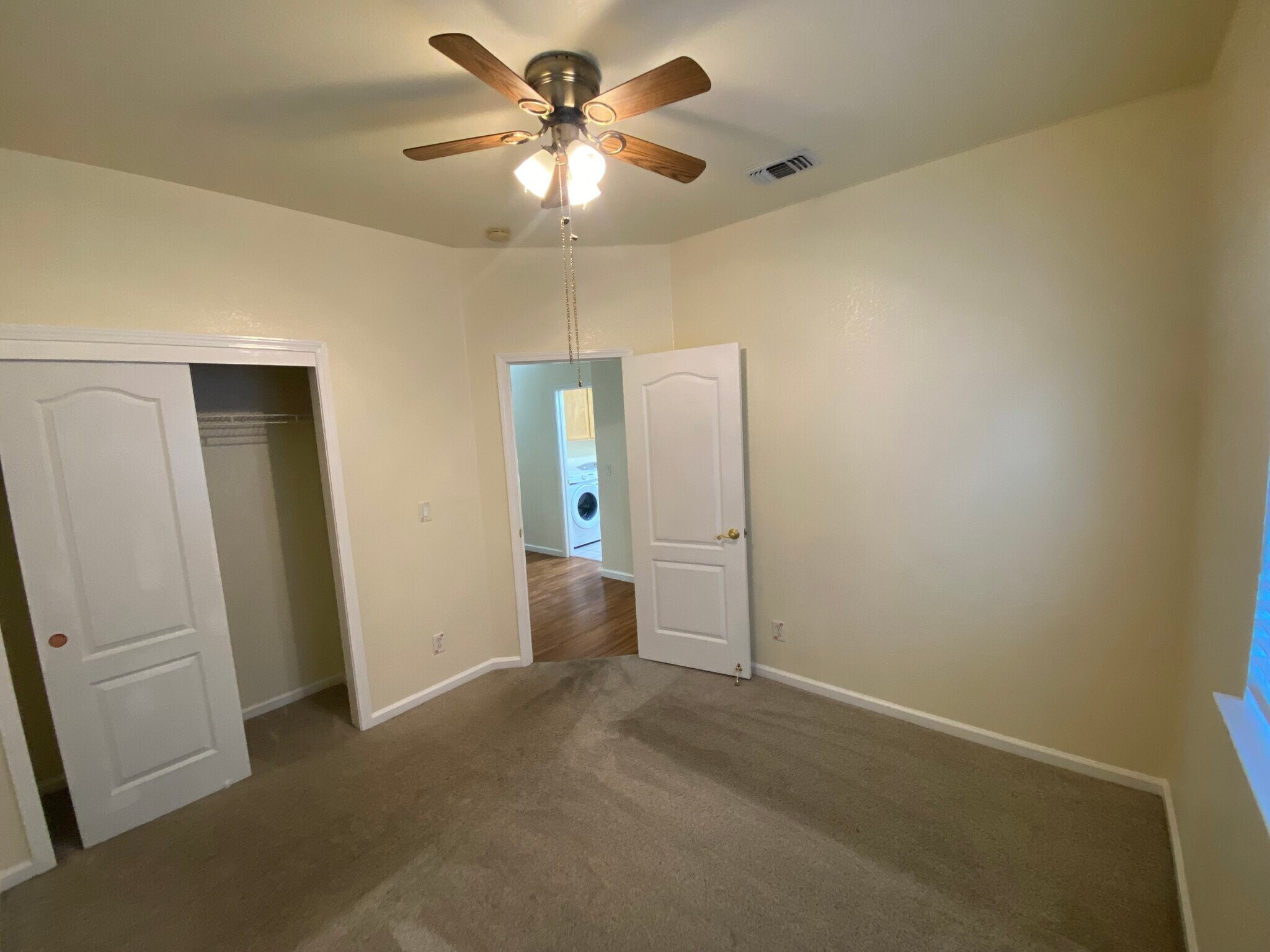 Building Photo - 686 Anna Dr