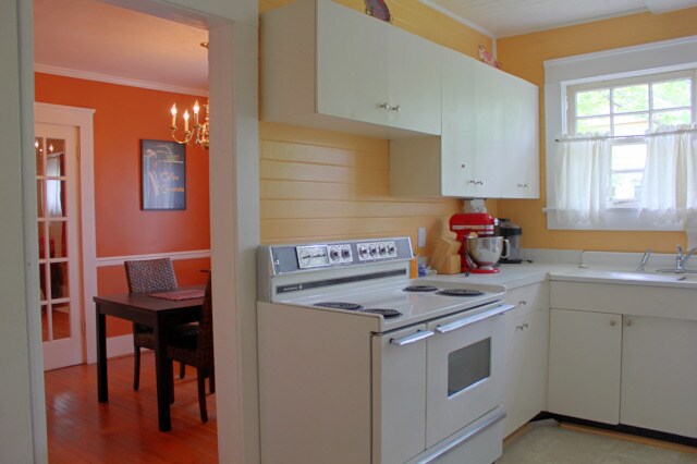 Building Photo - Charming 2 bedroom, 1 bath bungalow with fenced yard in Lakewood