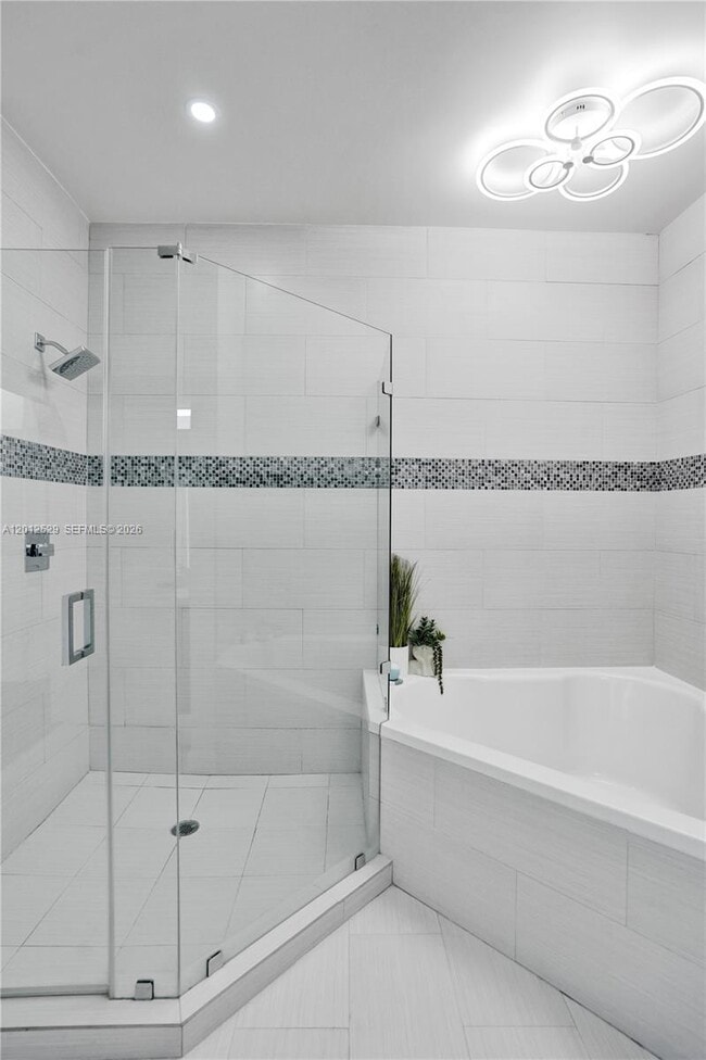 Building Photo - 2708 NE 30th Pl