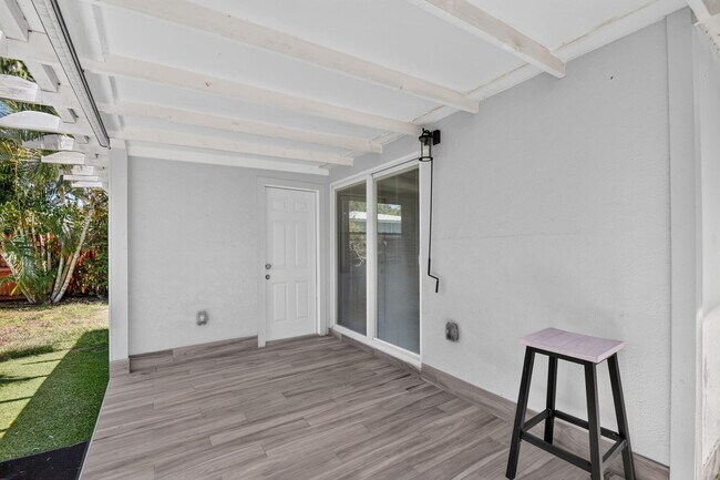 Building Photo - 907 Wright Dr