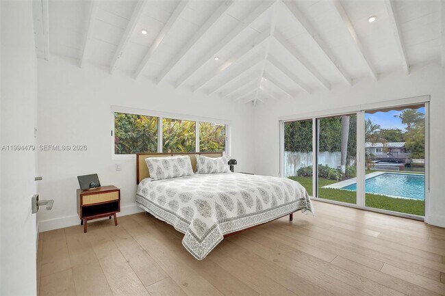 Building Photo - 12478 N Bayshore Dr