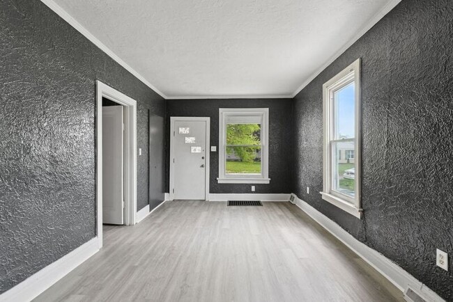 Building Photo - 1310 Almon Ave