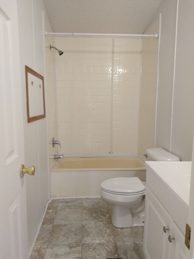 Building Photo - 239 Castlebury Ln