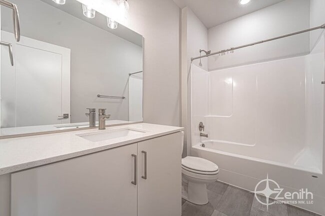 Building Photo - 16304 NE 21st St