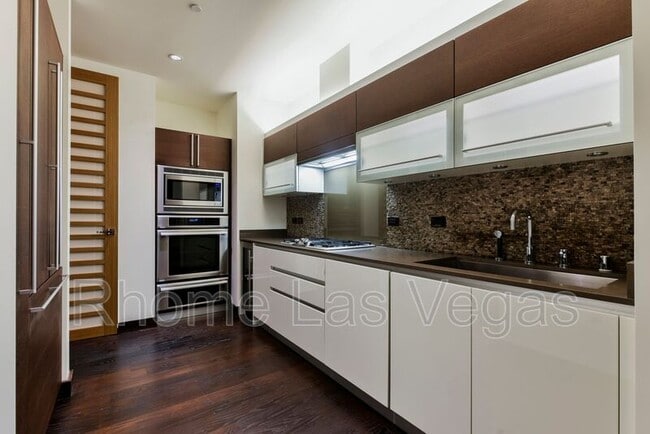 Building Photo - 3750 Las Vegas Blvd S