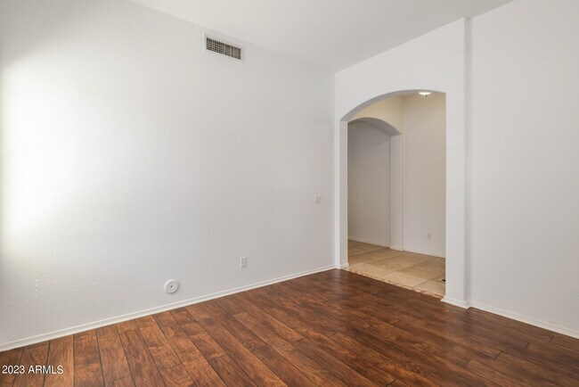 Building Photo - 3112 S 82nd Ln