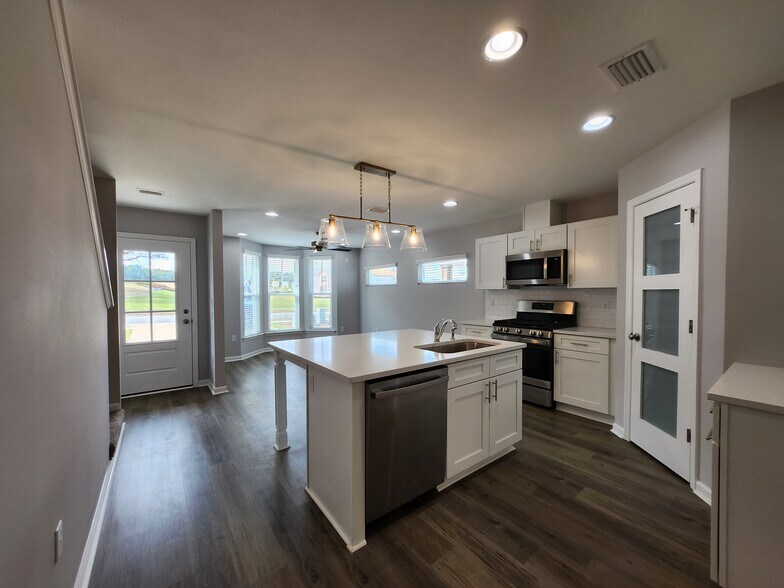 Building Photo - 3607 Meadow Vista Ln