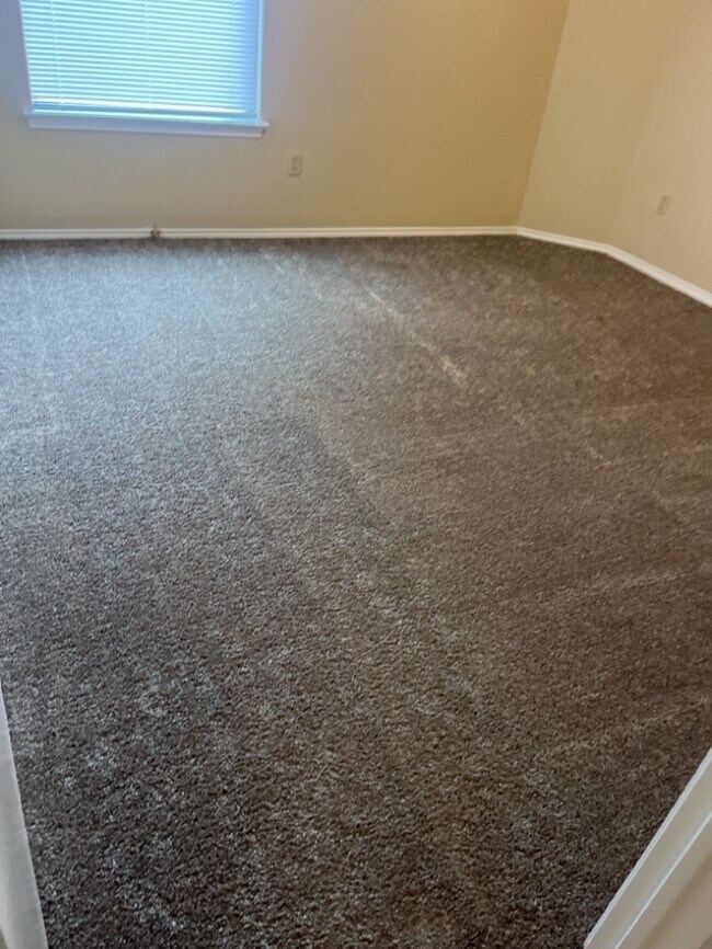 Building Photo - Beautiful 3 bedroom townhome! Master downstairs Large living room, wet bar, Garage! Coming soon i...