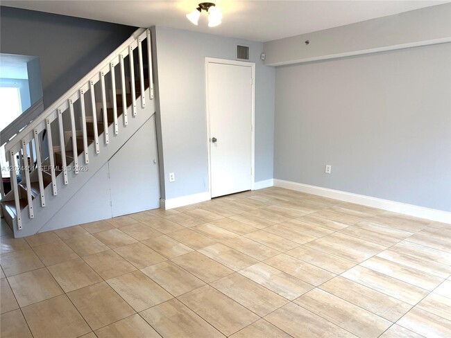 Building Photo - 143 Riviera Cir