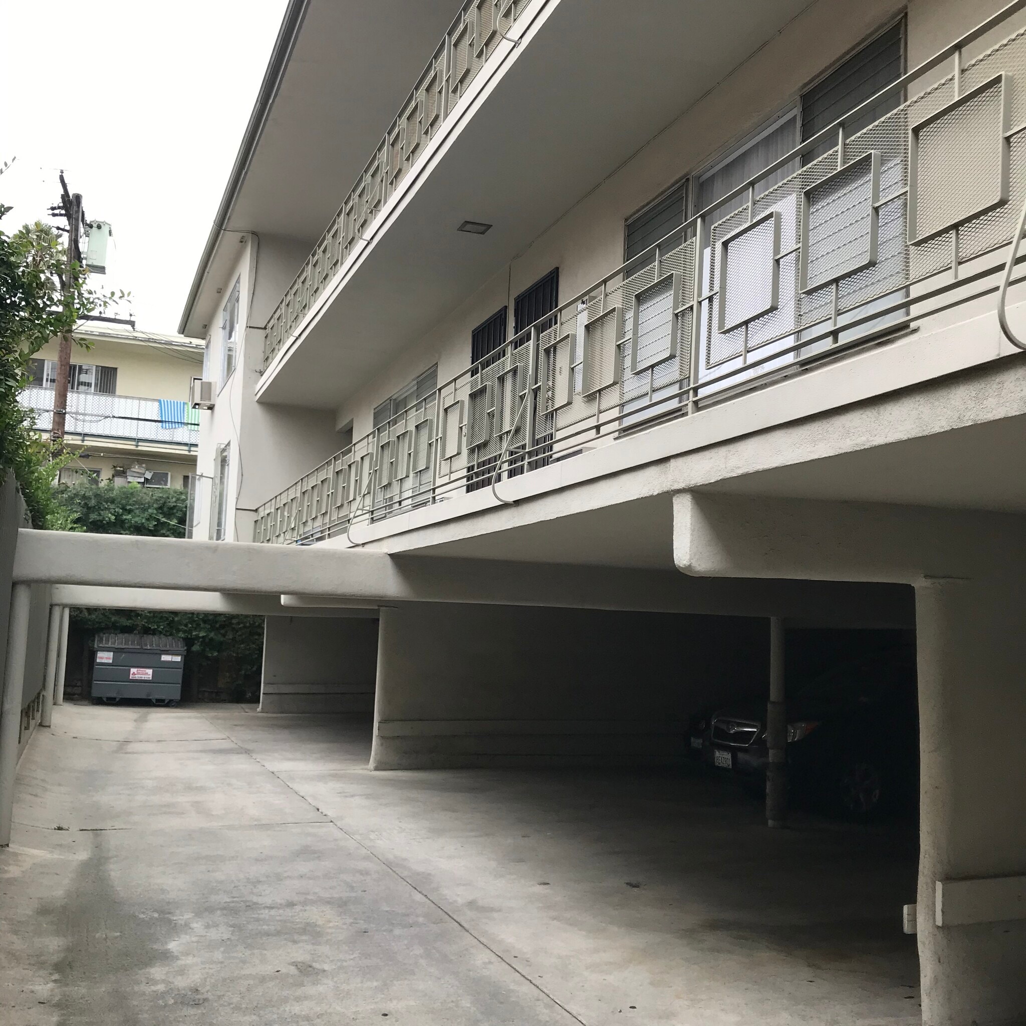 garage - 7526 Fountain Ave