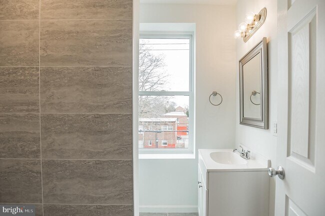 Building Photo - 2626-28 Ridge Ave