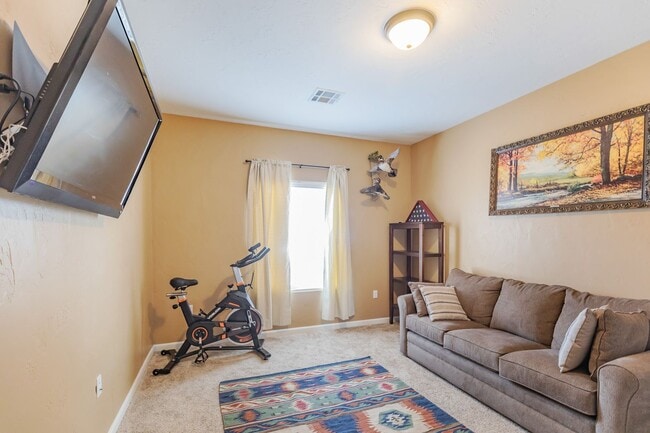 Building Photo - Beautiful 3 Bed 2 Bath Home