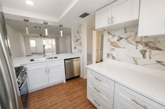 Building Photo - 4308 Summersun Dr