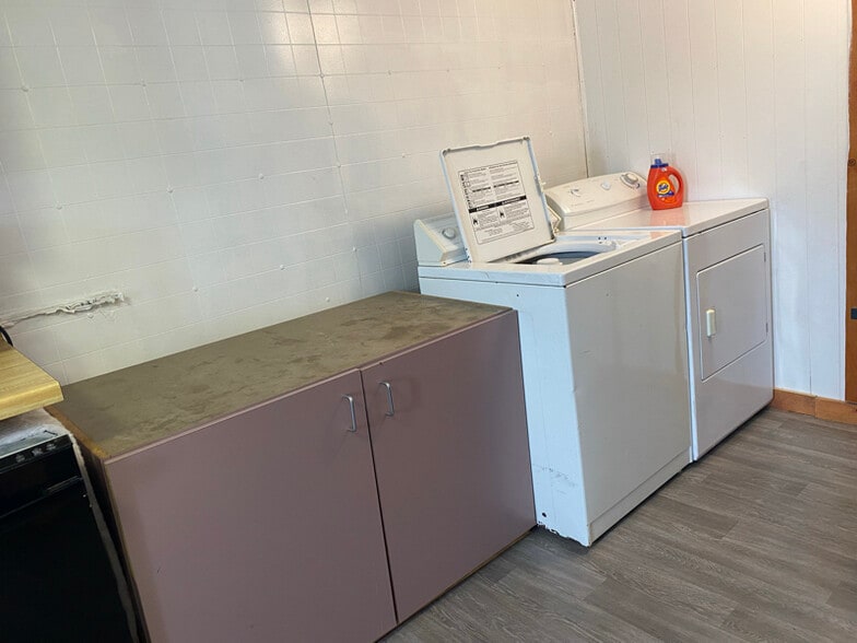 Building Photo - 224 Garfield St