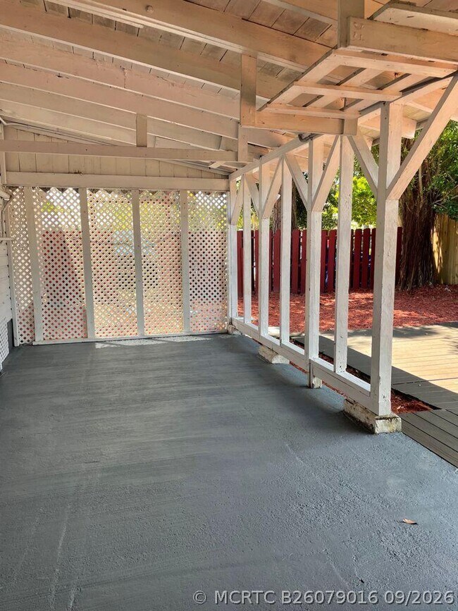 Building Photo - 645 NE 38th St