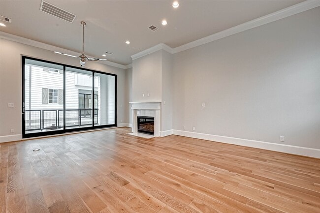 Building Photo - 2234 Lou Ellen Ln