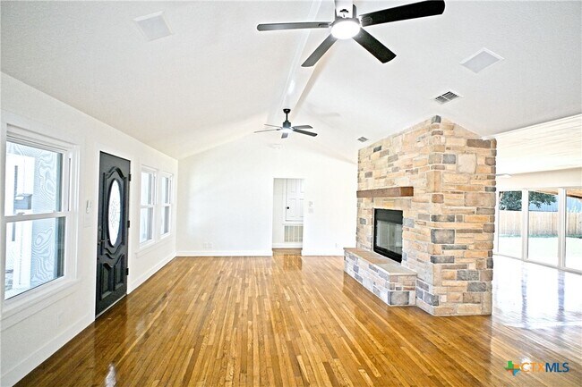 Building Photo - 456 Magazine Ave