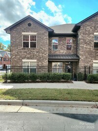 Building Photo - 326 Sadie Dr