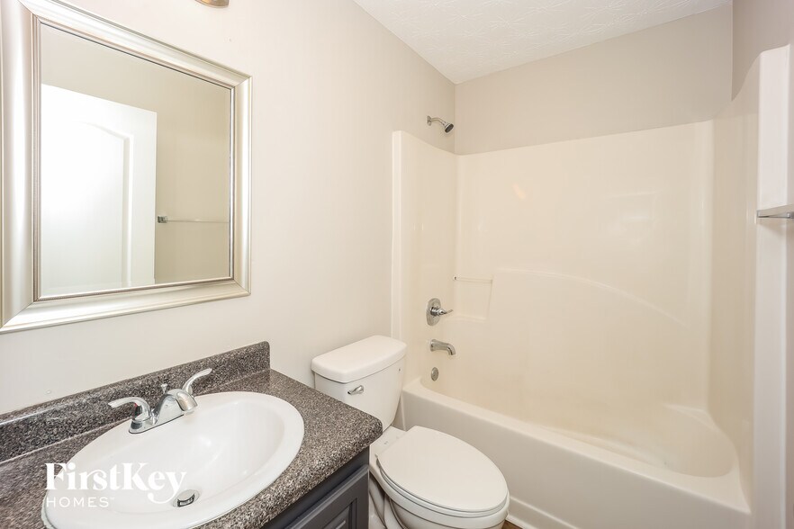 Building Photo - 855 Chapman St