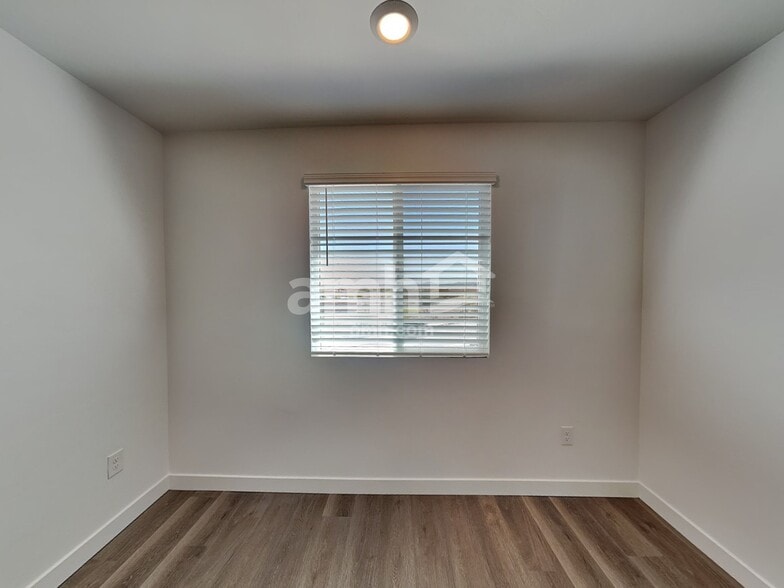 Building Photo - 6210 W Calle Lingo