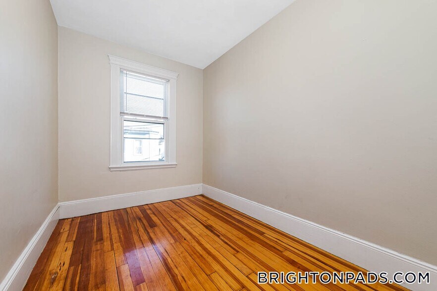 Building Photo - 44 Brackett St