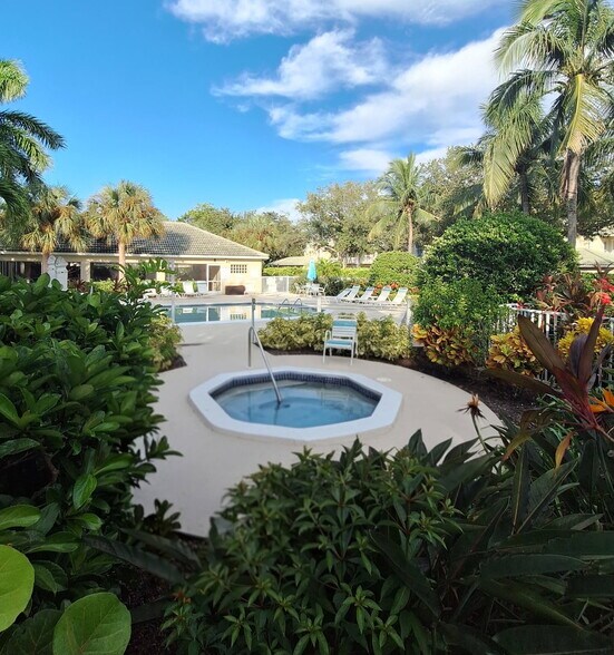 Bermuda Park Jacuzzi - 25727 Lake Amelia Way