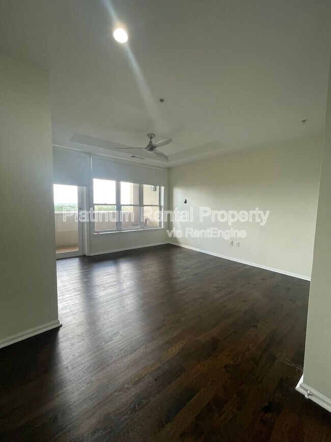 Building Photo - 3334 Peachtree Rd NE