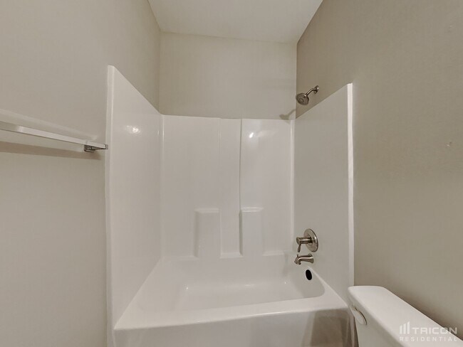 Building Photo - 402 Cranbrooke Dr