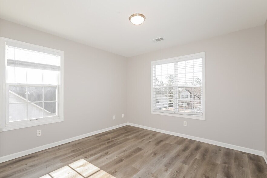 Building Photo - 1230 St James Pl