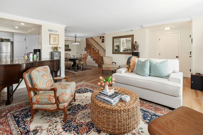 Building Photo - Stunning Spacious 2 Bed 2.5 Bath Condo in ...