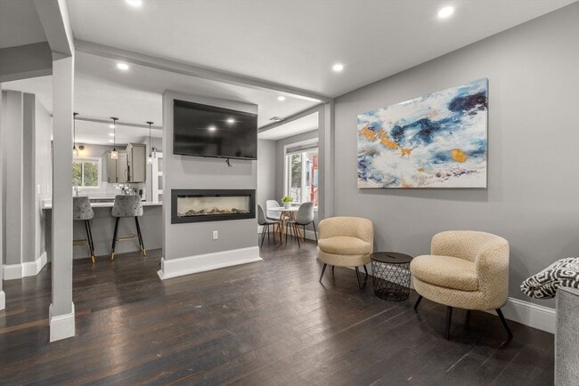 Building Photo - 133 Nichols St