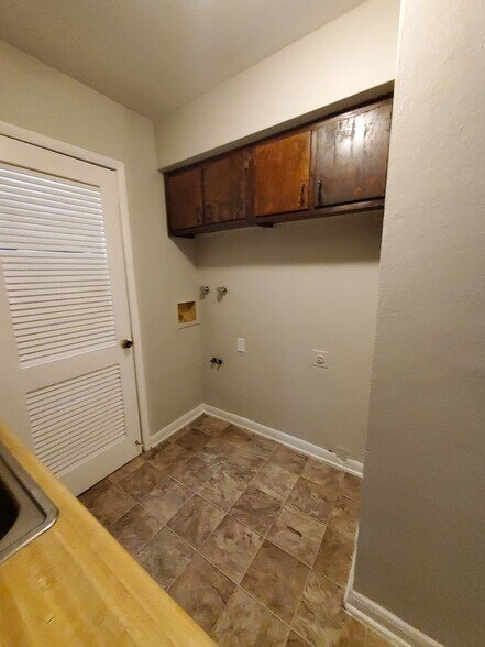 Kitchen - 706 N Broadway St