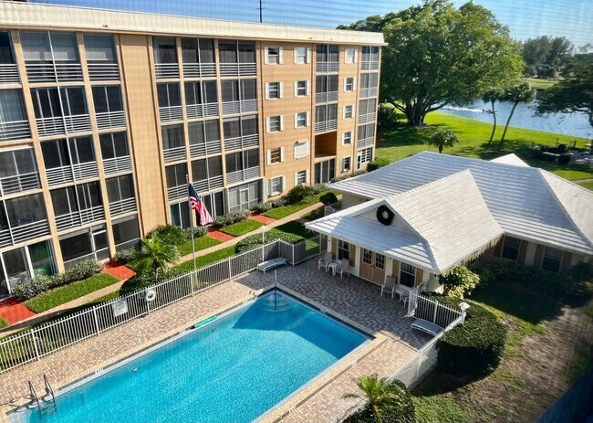 Building Photo - 308 Golfview Rd