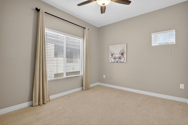 Building Photo - 7401 W Arrowhead Clubhouse Dr