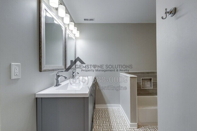 Building Photo - 1516 23rd Ave N