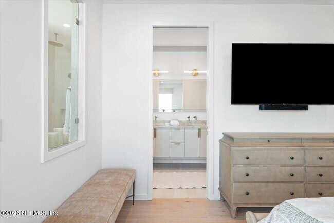 Building Photo - 114 12th Ave S