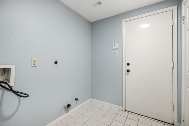 Building Photo - 1326 Shrub Oak Dr