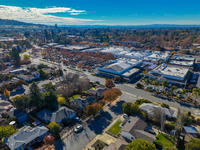 Building Photo - 2513 Valley Center Dr