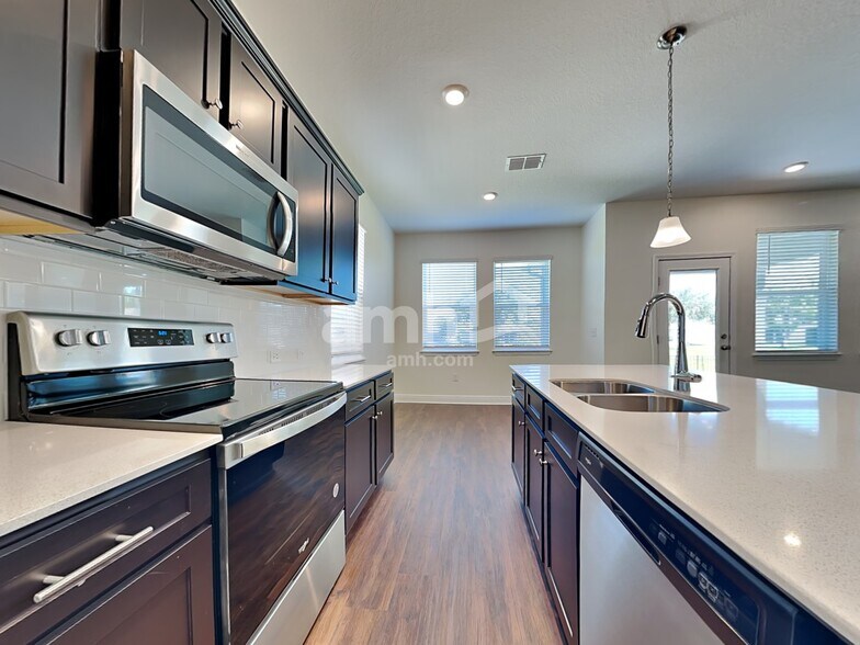 Building Photo - 27581 St Andrews Ave