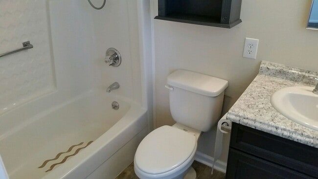 Building Photo - June special 50% off 1st months rent in Fa...