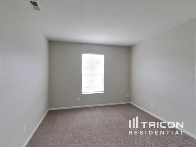 Building Photo - 6245 Monteo Dr