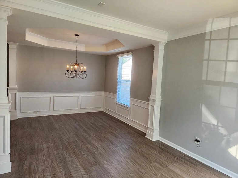Building Photo - Room in Single Family Home on Mountain Quail Dr