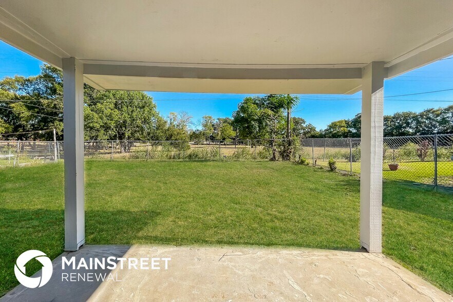 Building Photo - 12920 Spring Oak Dr