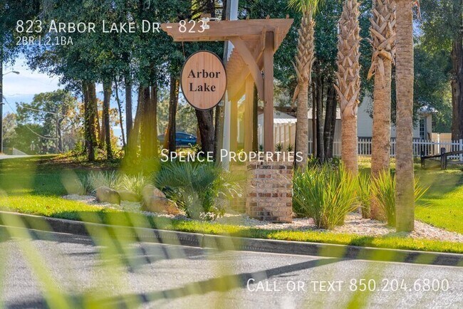 Building Photo - 823 Arbor Lake Dr