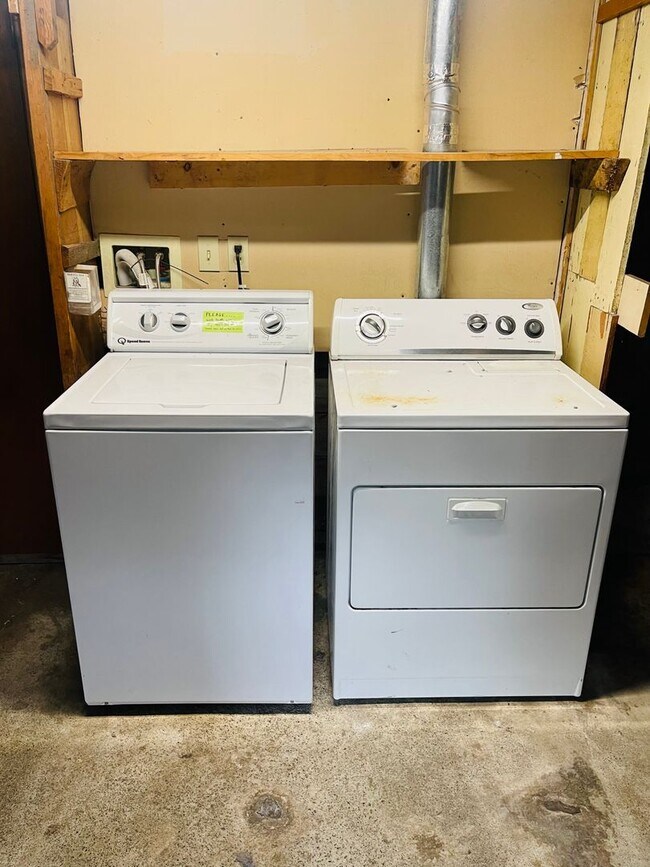 Building Photo - 1100 32nd St