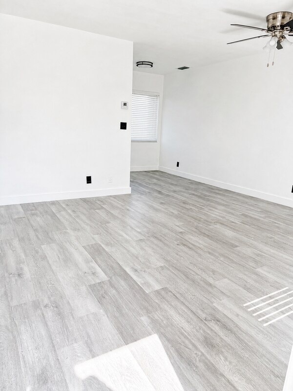 Building Photo - 2849 NE 30th St