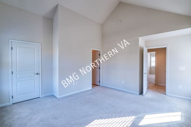 Building Photo - 3316 S Kemper Rd