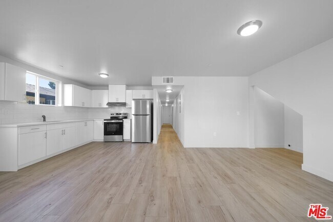 Building Photo - 236 W 84th Pl