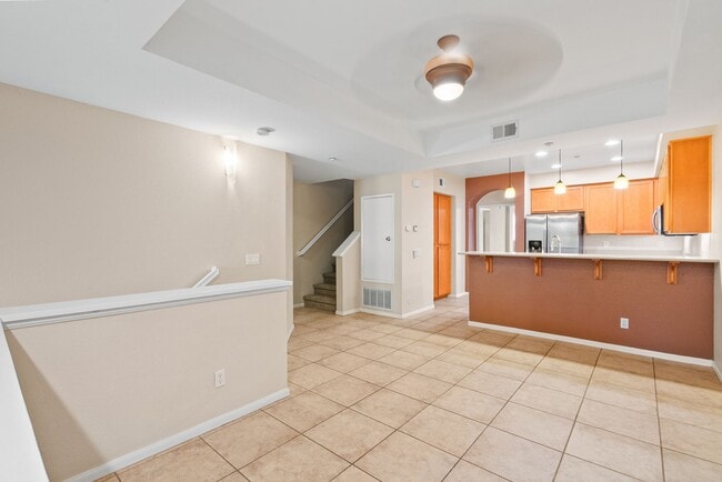 Building Photo - Beautiful 3 BD/2.5 BA, 2 Car Garage, Townh...